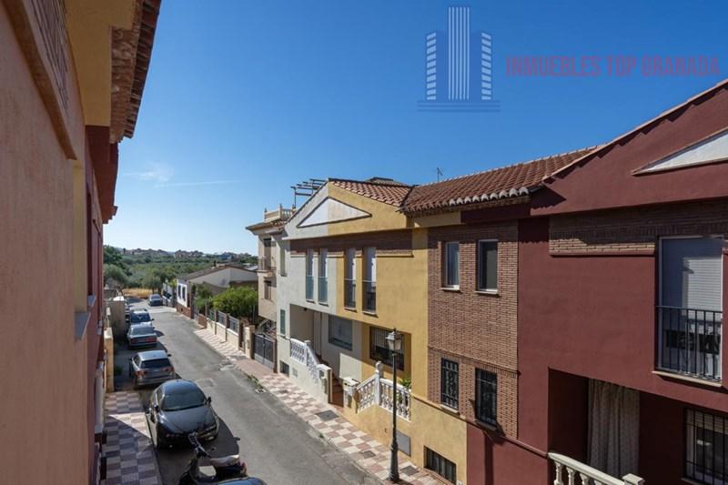 For sale of house in La Zubia