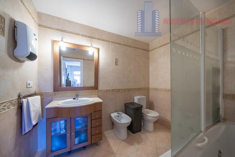 For sale of house in La Zubia