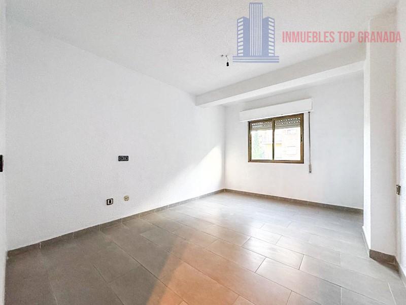 For sale of flat in Granada