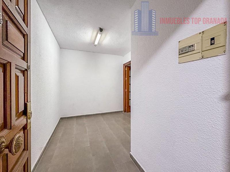 For sale of flat in Granada