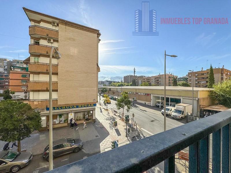 For sale of flat in Granada