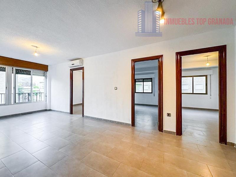 For sale of flat in Granada