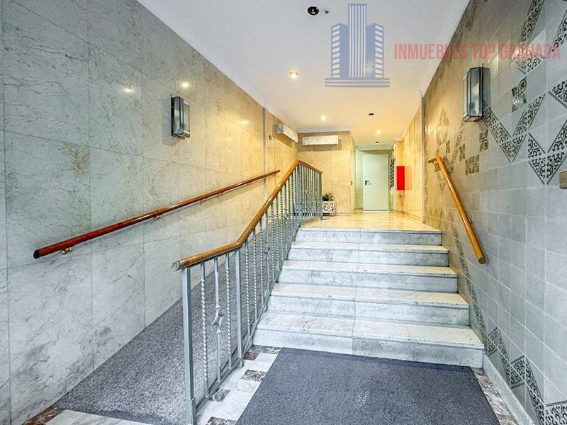 For sale of flat in Granada