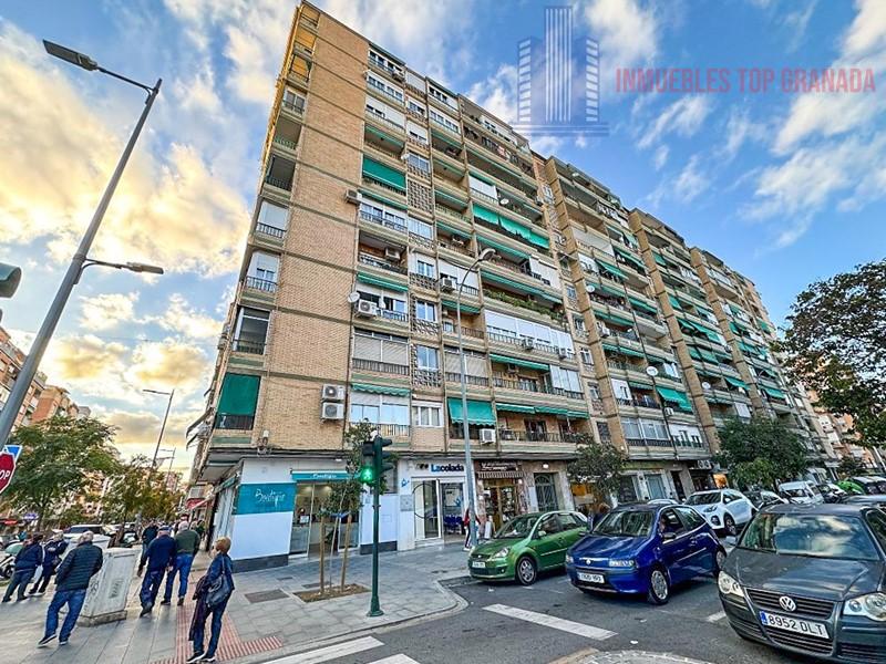 For sale of flat in Granada