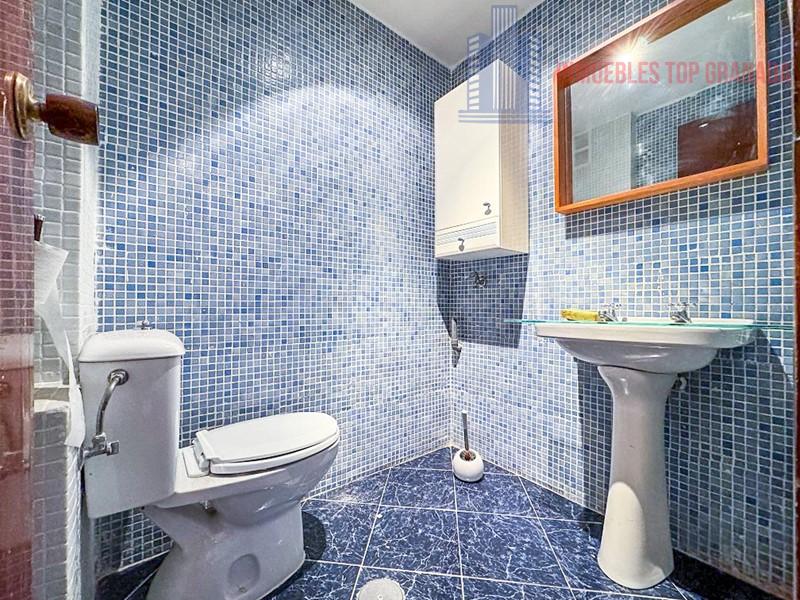 For sale of flat in Granada