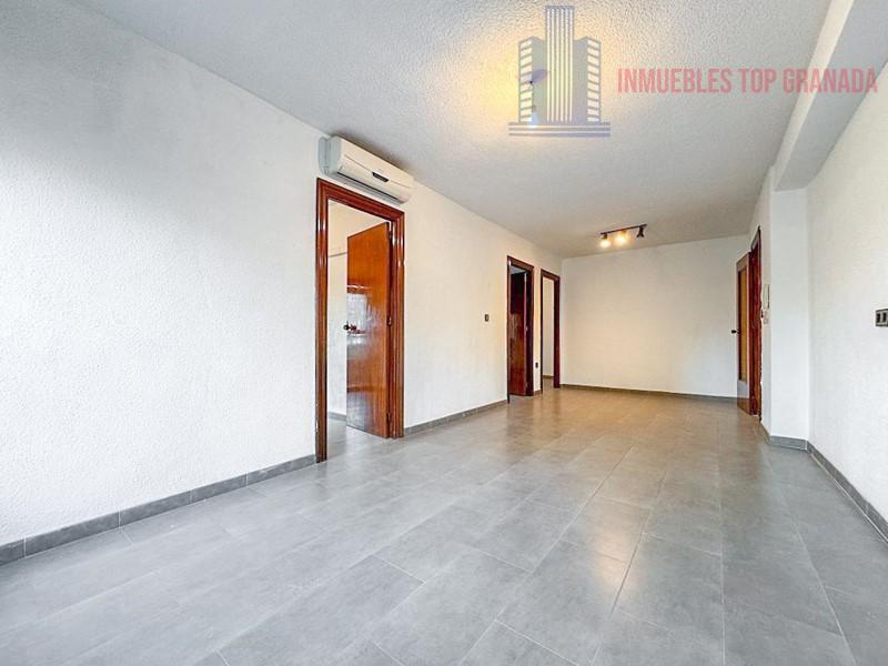 For sale of flat in Granada