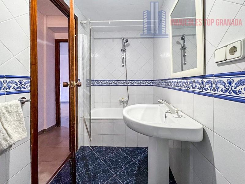 For sale of flat in Granada