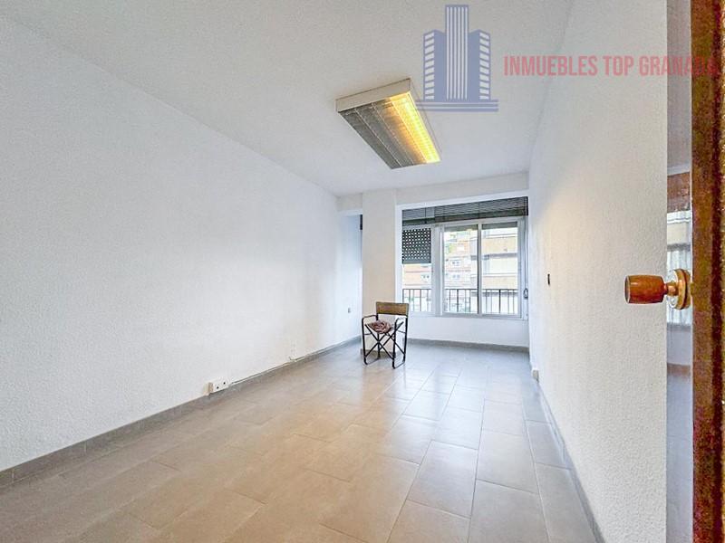 For sale of flat in Granada
