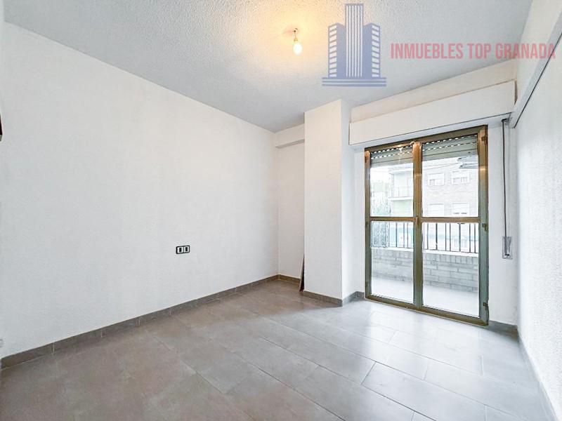 For sale of flat in Granada
