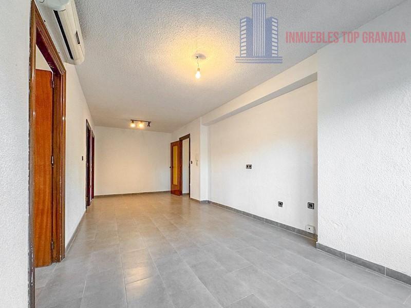 For sale of flat in Granada