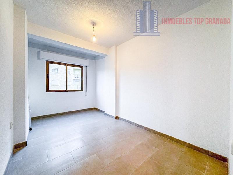 For sale of flat in Granada