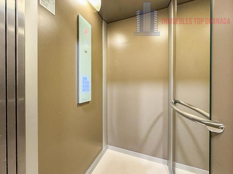For sale of flat in Granada