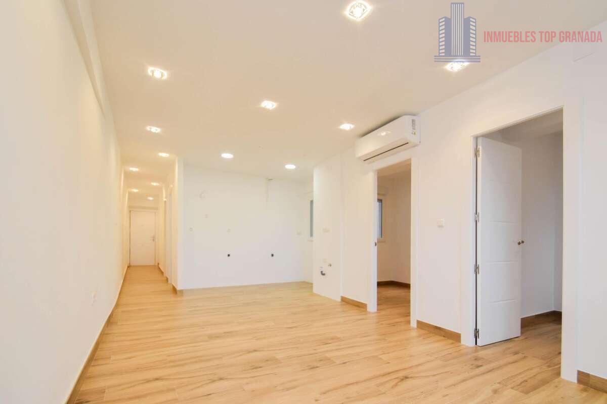 For sale of flat in Granada