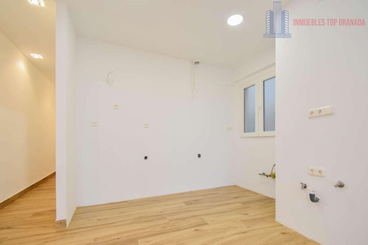 For sale of flat in Granada