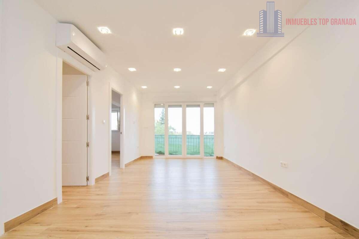 For sale of flat in Granada