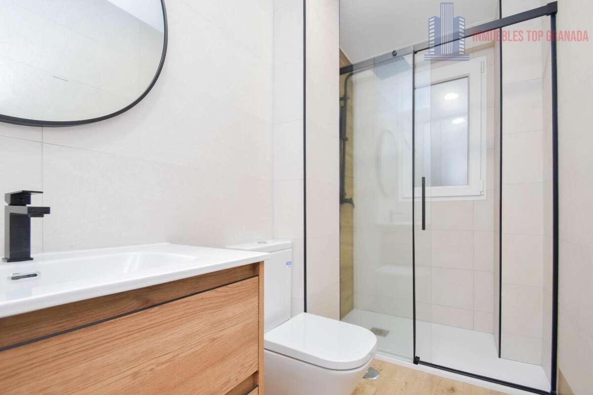 For sale of flat in Granada
