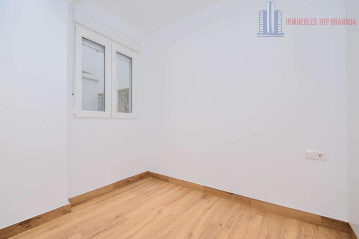 For sale of flat in Granada