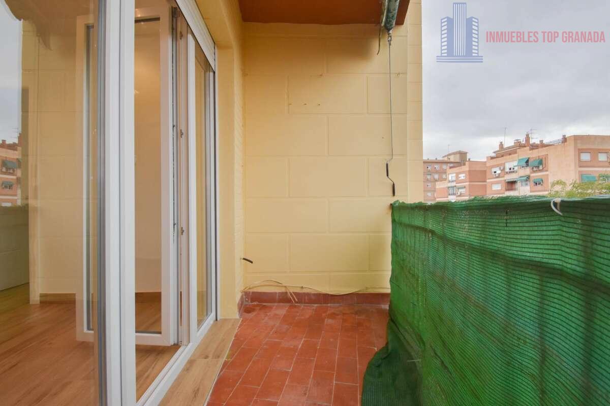 For sale of flat in Granada