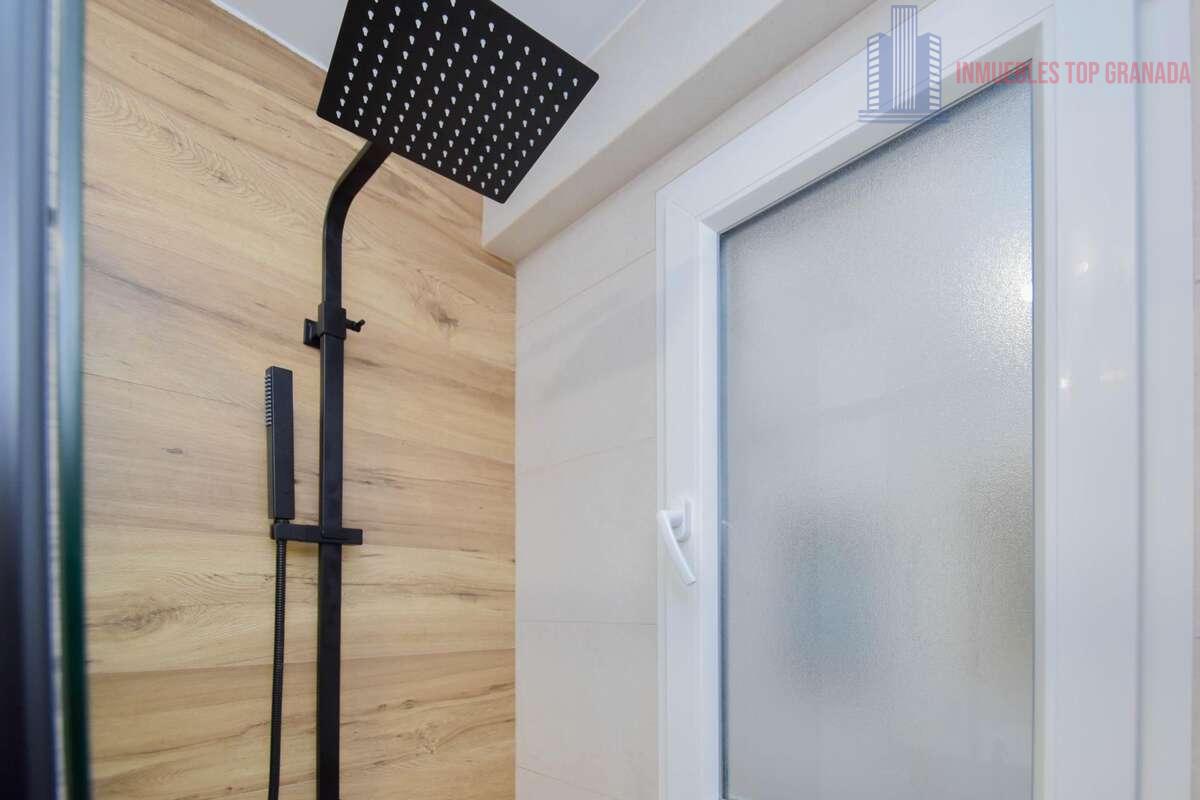 For sale of flat in Granada