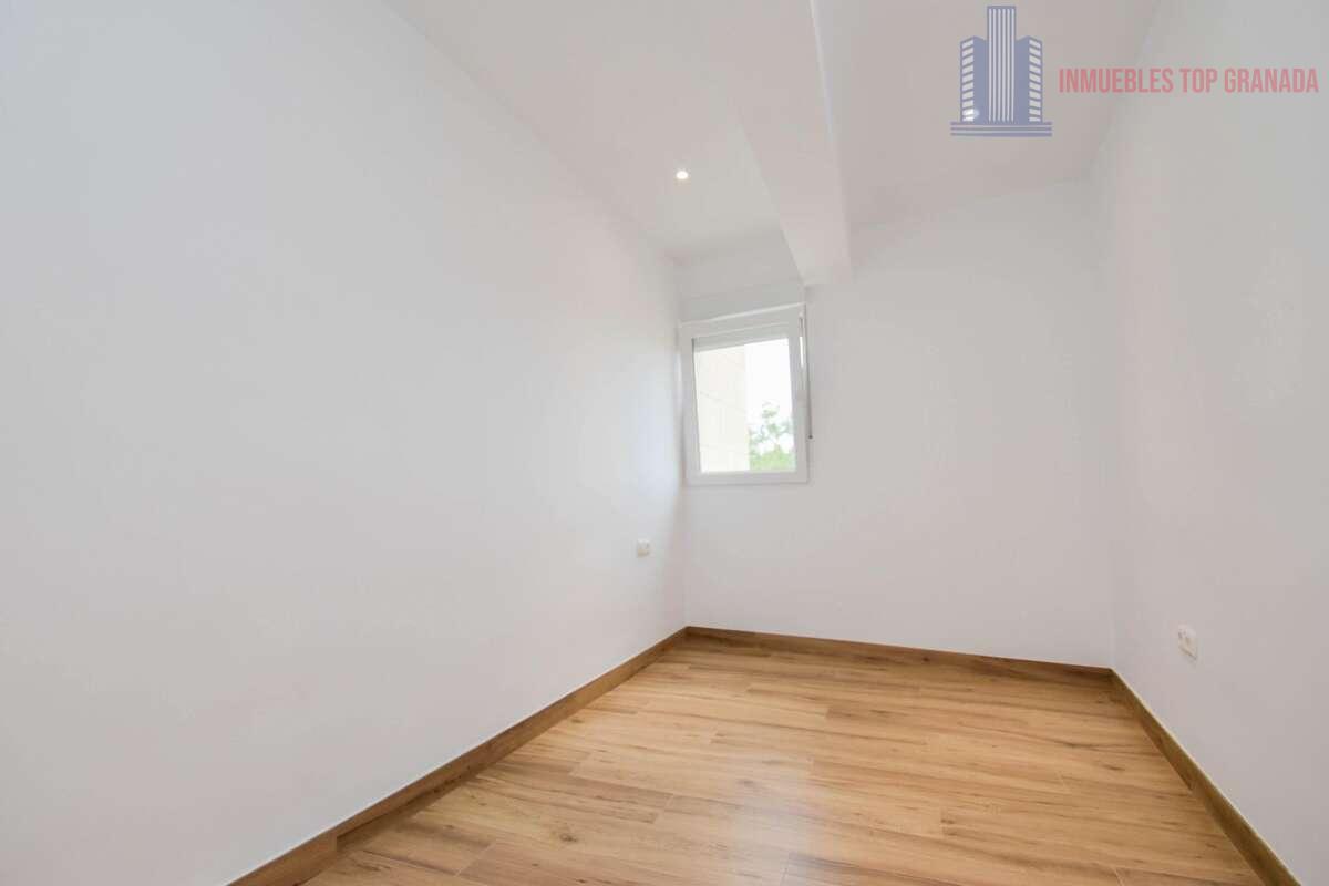 For sale of flat in Granada