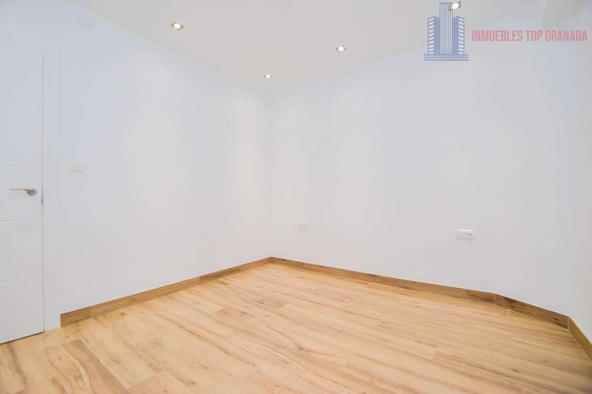 For sale of flat in Granada