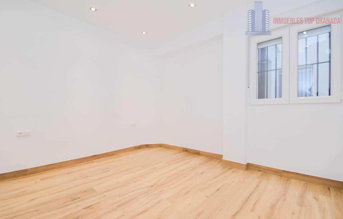 For sale of flat in Granada