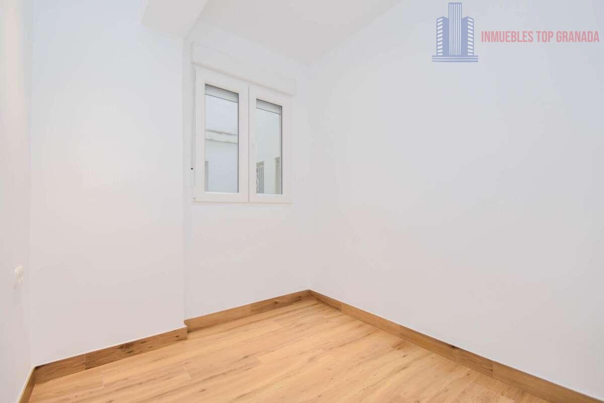For sale of flat in Granada