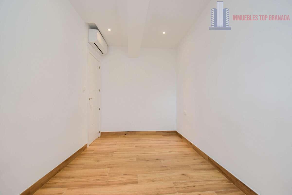 For sale of flat in Granada