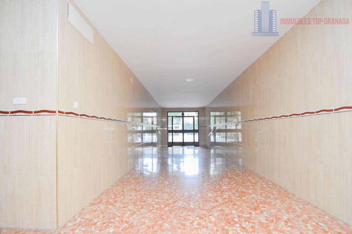 For sale of flat in Granada