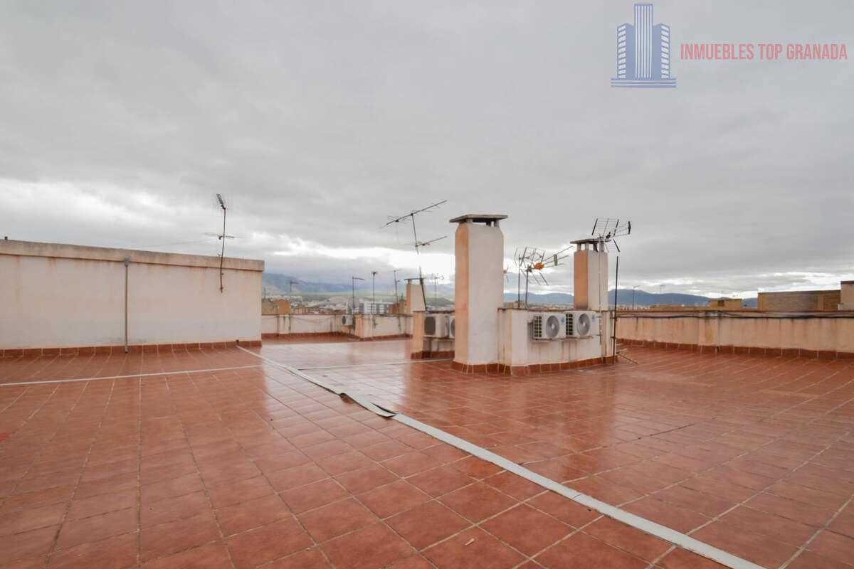 For sale of flat in Granada