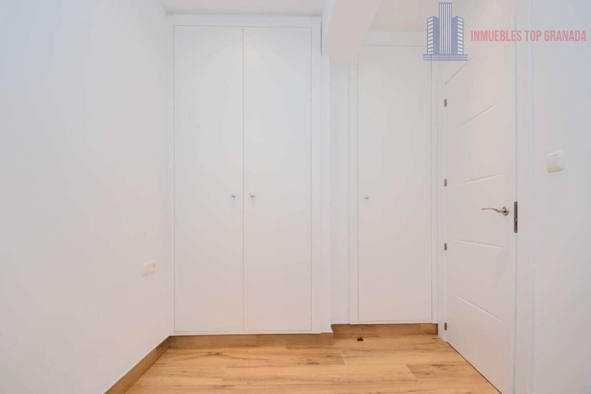 For sale of flat in Granada
