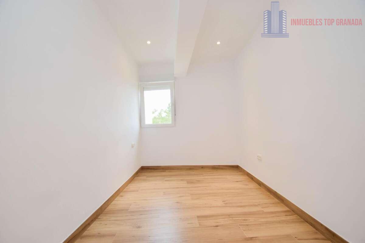 For sale of flat in Granada