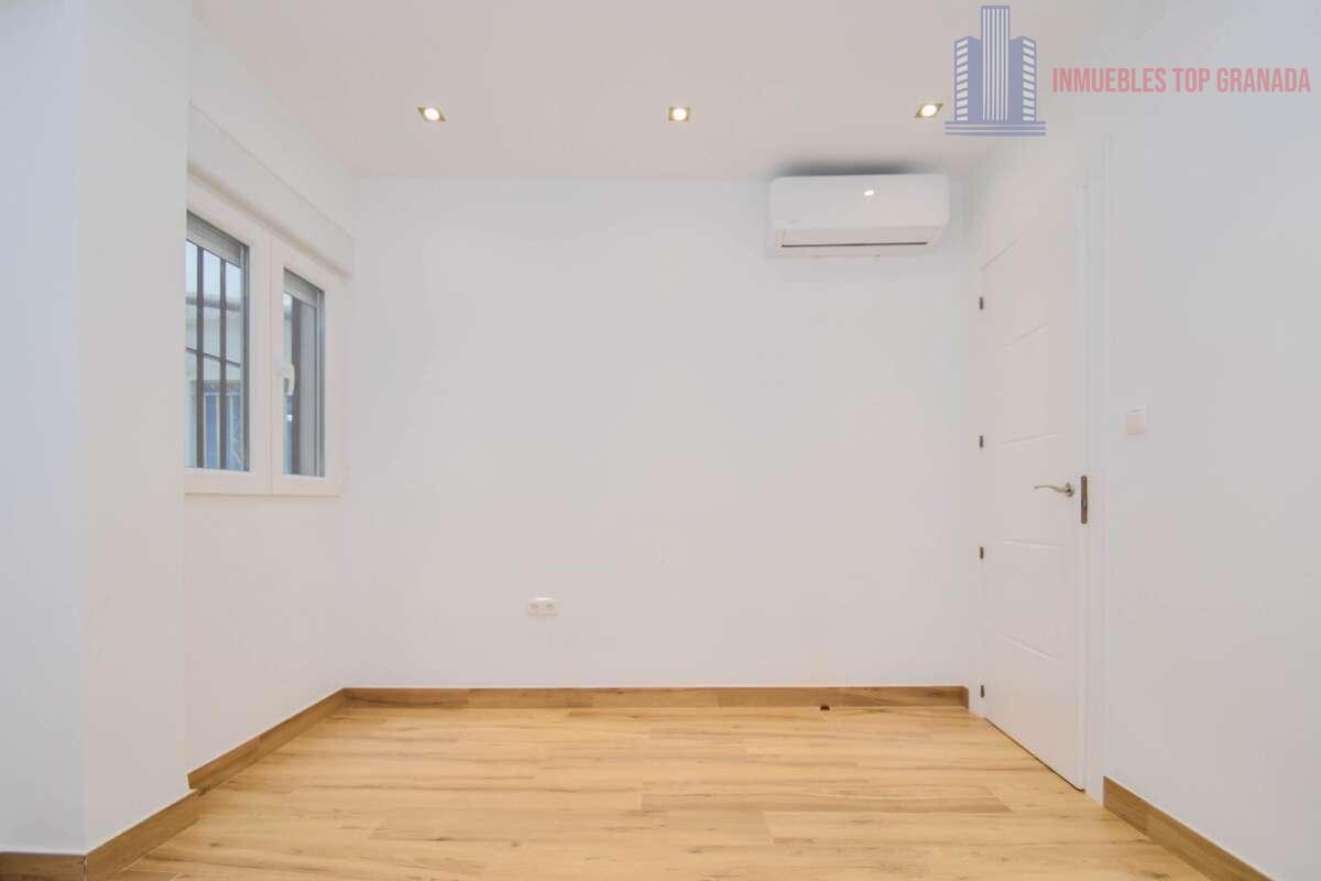 For sale of flat in Granada