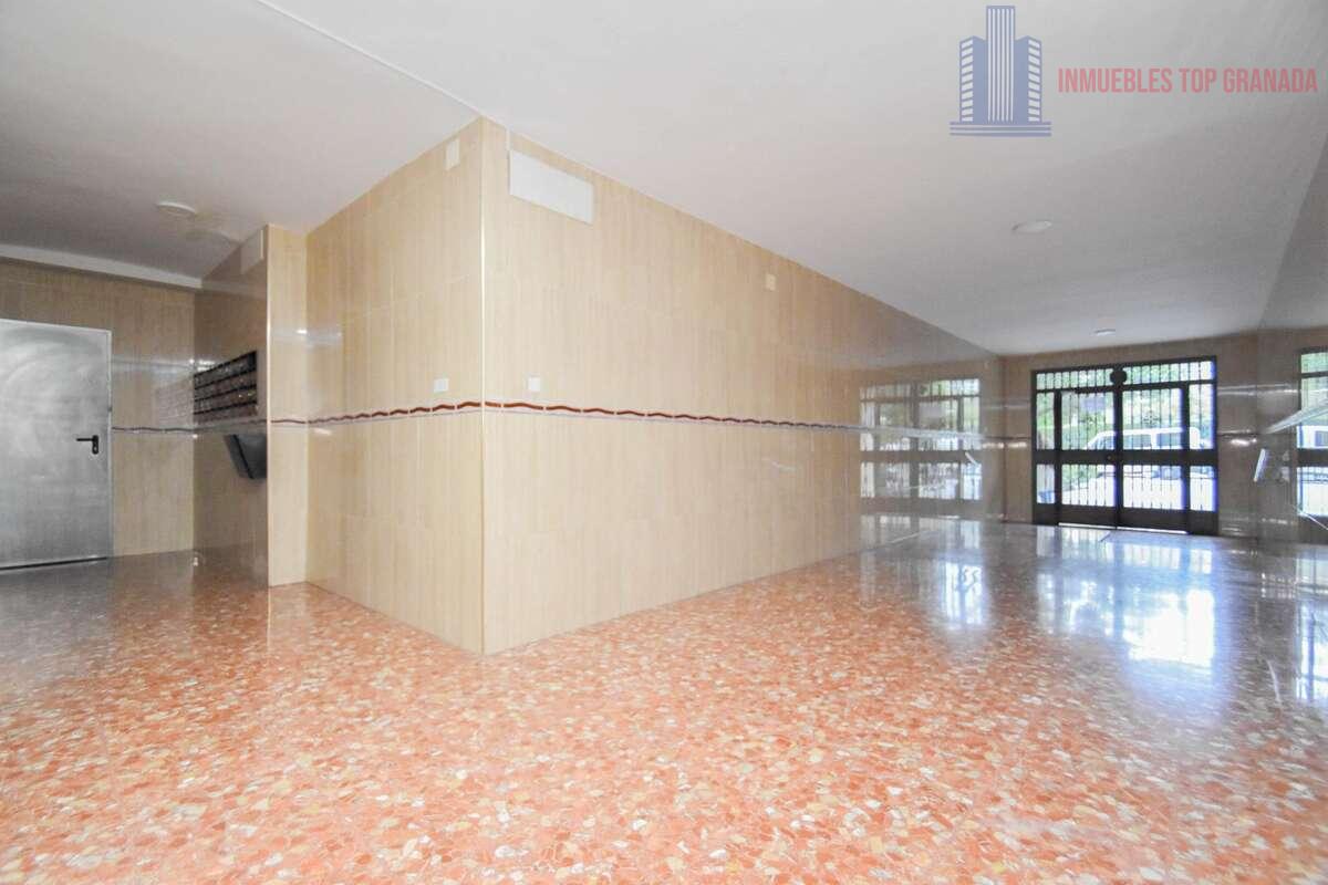 For sale of flat in Granada