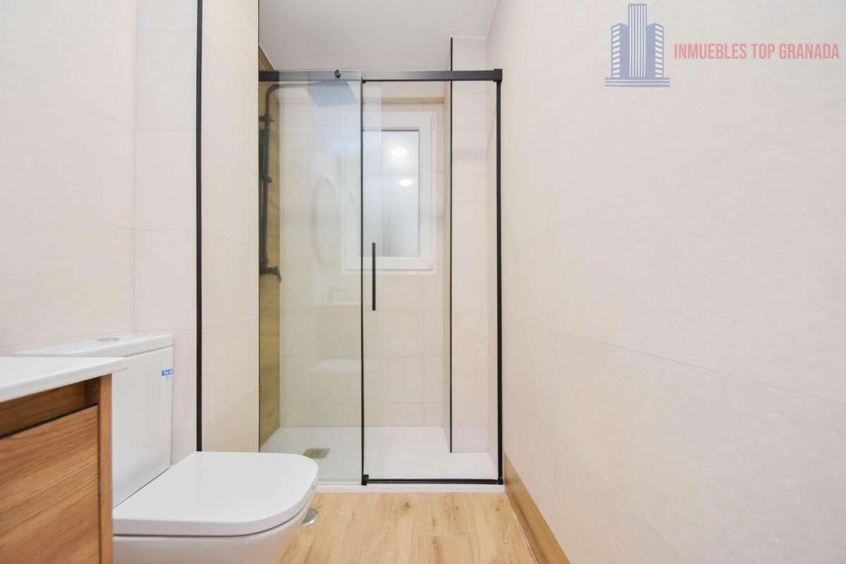 For sale of flat in Granada