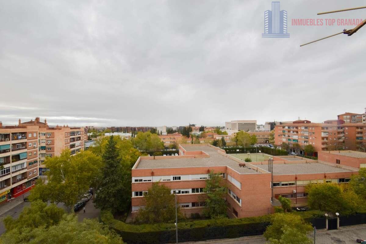 For sale of flat in Granada