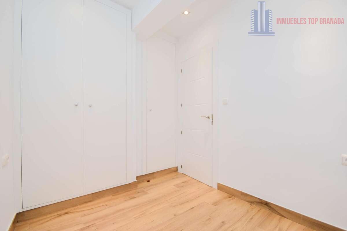 For sale of flat in Granada