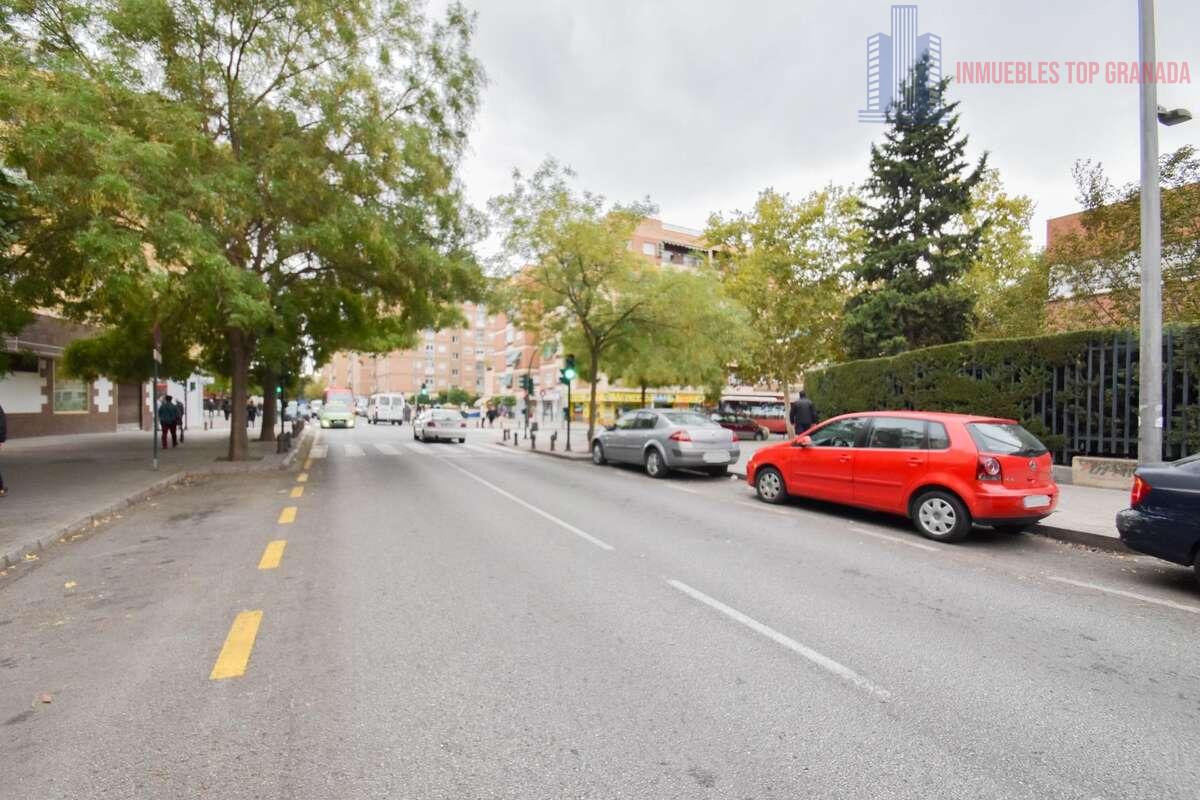 For sale of flat in Granada