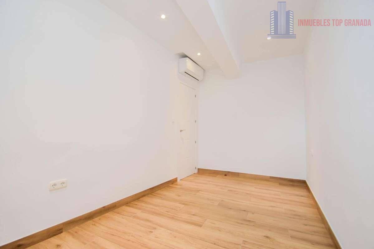 For sale of flat in Granada