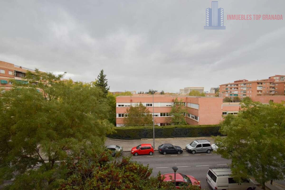 For sale of flat in Granada