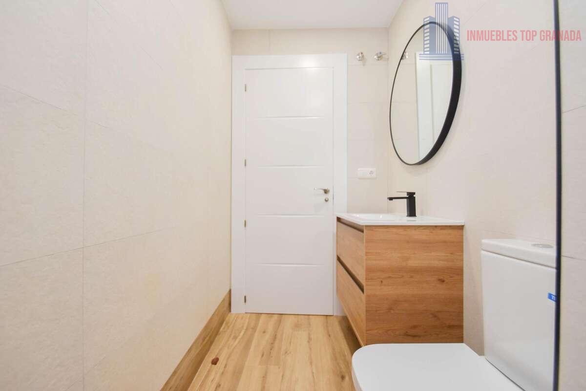 For sale of flat in Granada