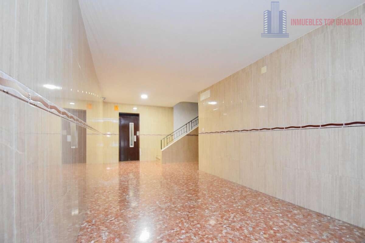 For sale of flat in Granada