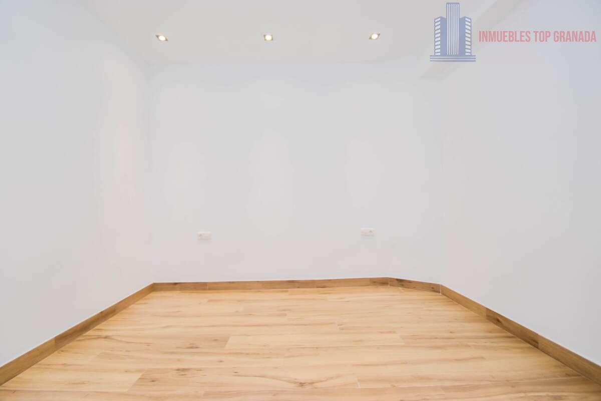 For sale of flat in Granada