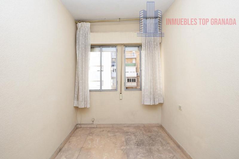 For sale of flat in Granada