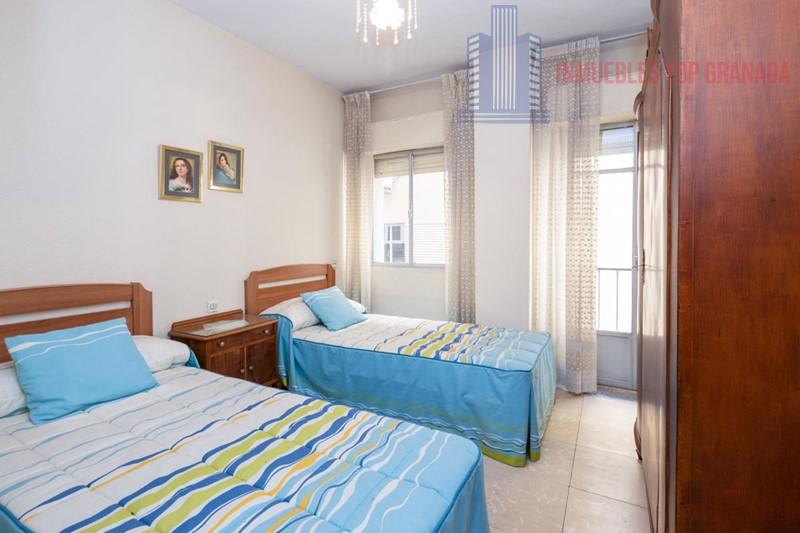 For sale of flat in Granada