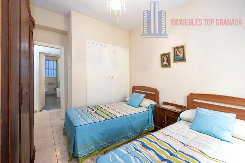 For sale of flat in Granada