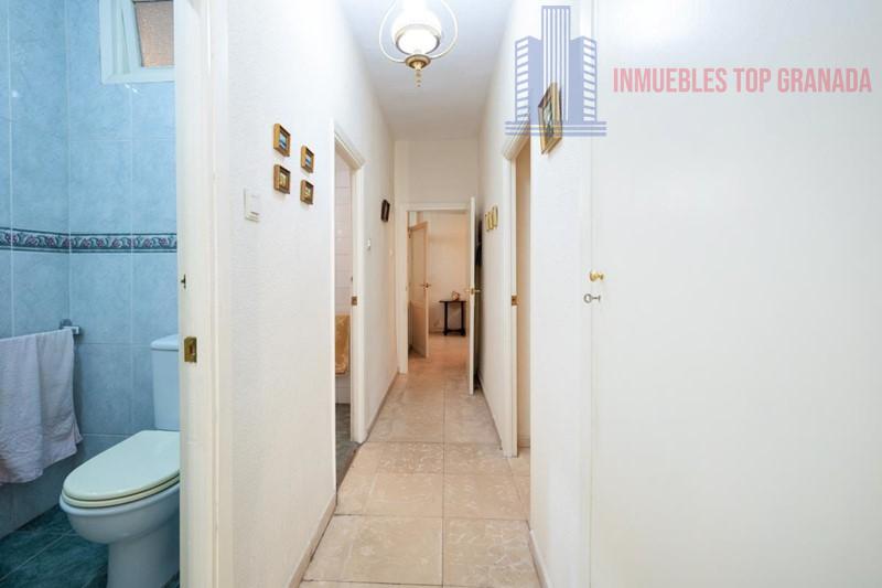 For sale of flat in Granada