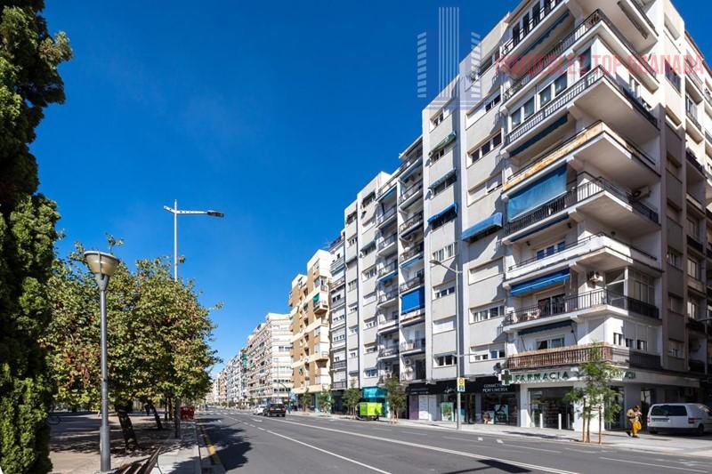 For sale of flat in Granada