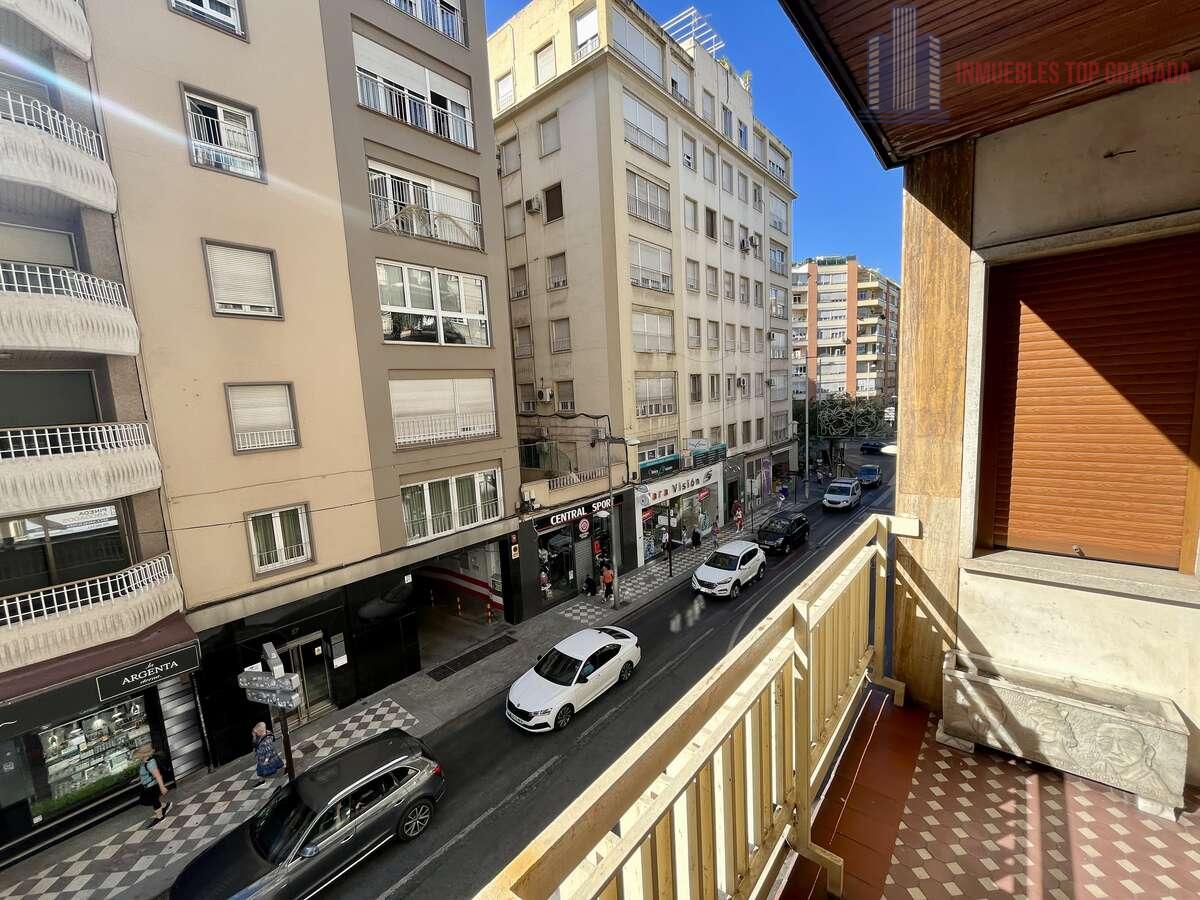 For sale of flat in Granada