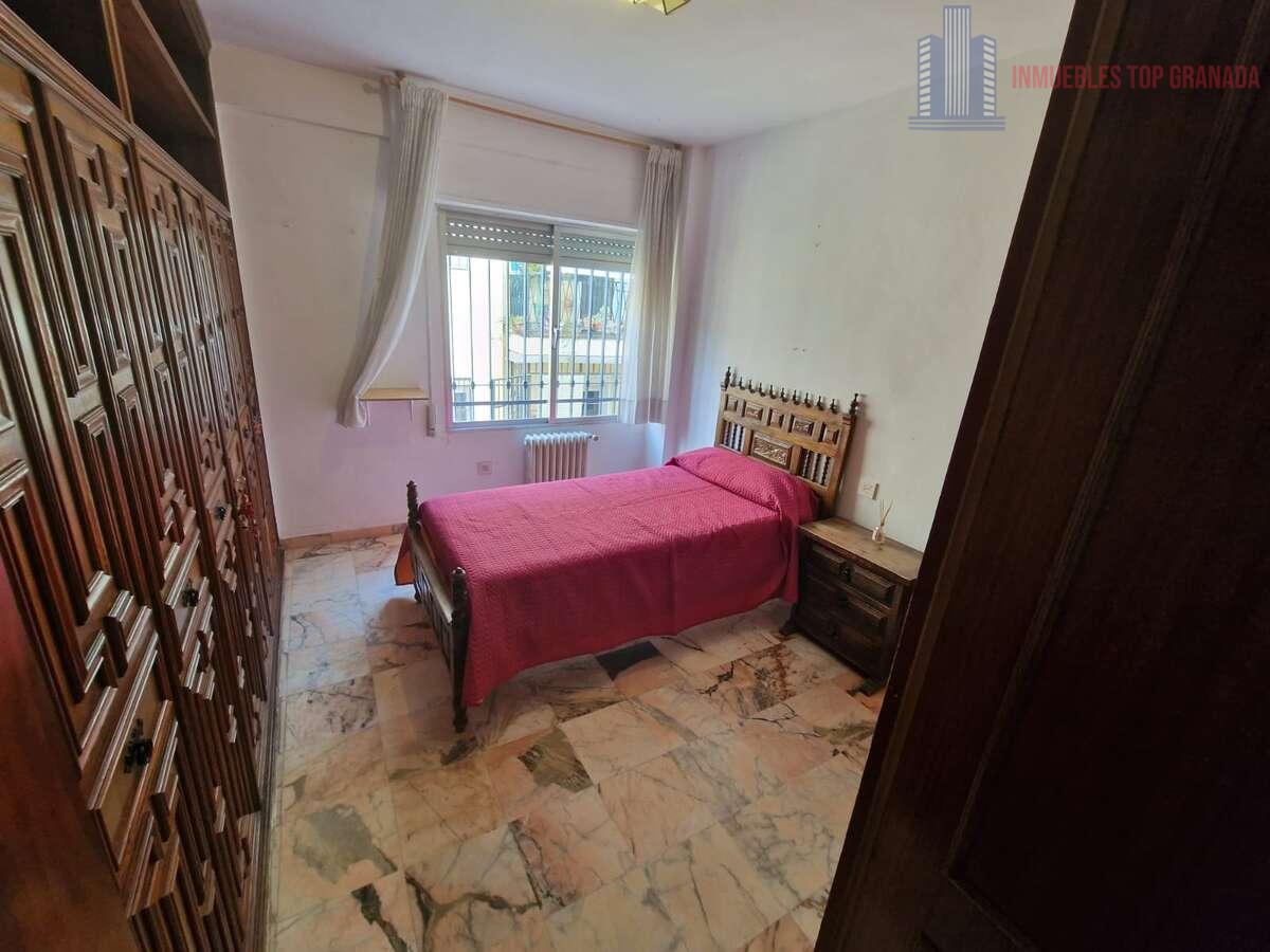 For sale of flat in Granada